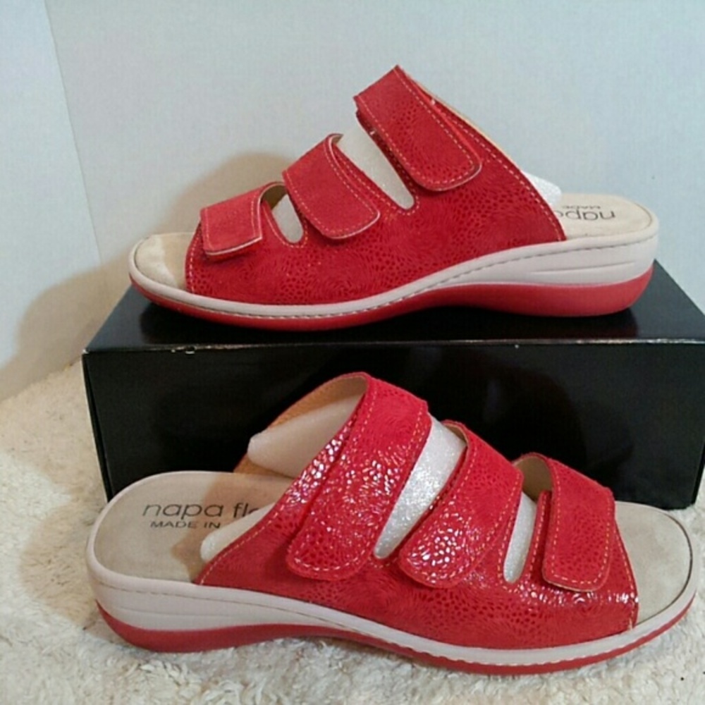Napa Flex red leather sandals
